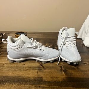 Under armour cleats. Men’s size 9.